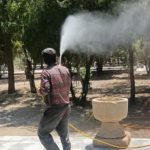 اجرای عملیات سم‌پاشی درختان بوستان آبشار در راستای حفظ سلامت فضای سبز